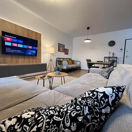 High-Rise Luxury Apartment With Free Parking บูคาเรสต์ ภายนอก รูปภาพ