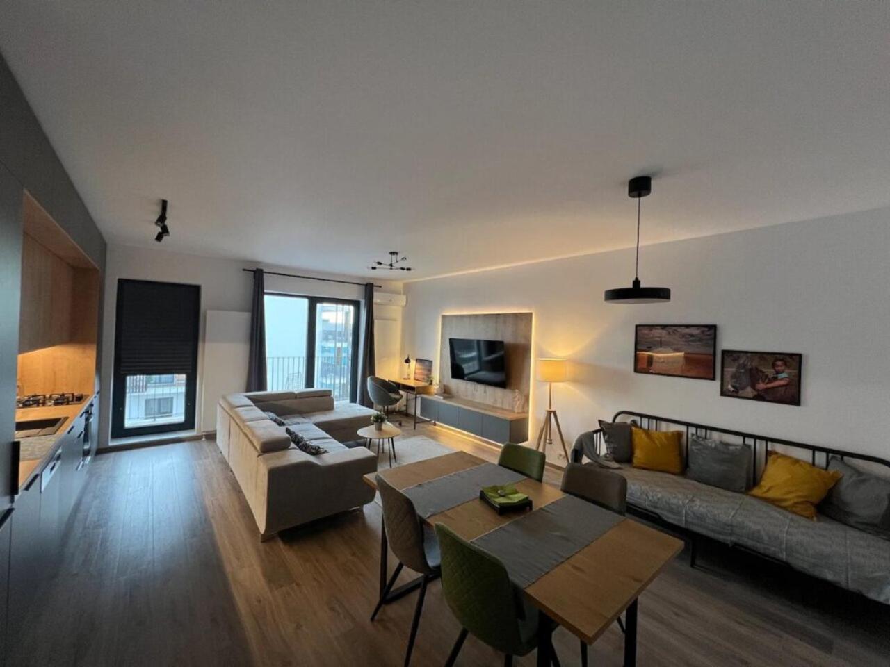 High-Rise Luxury Apartment With Free Parking บูคาเรสต์ ภายนอก รูปภาพ