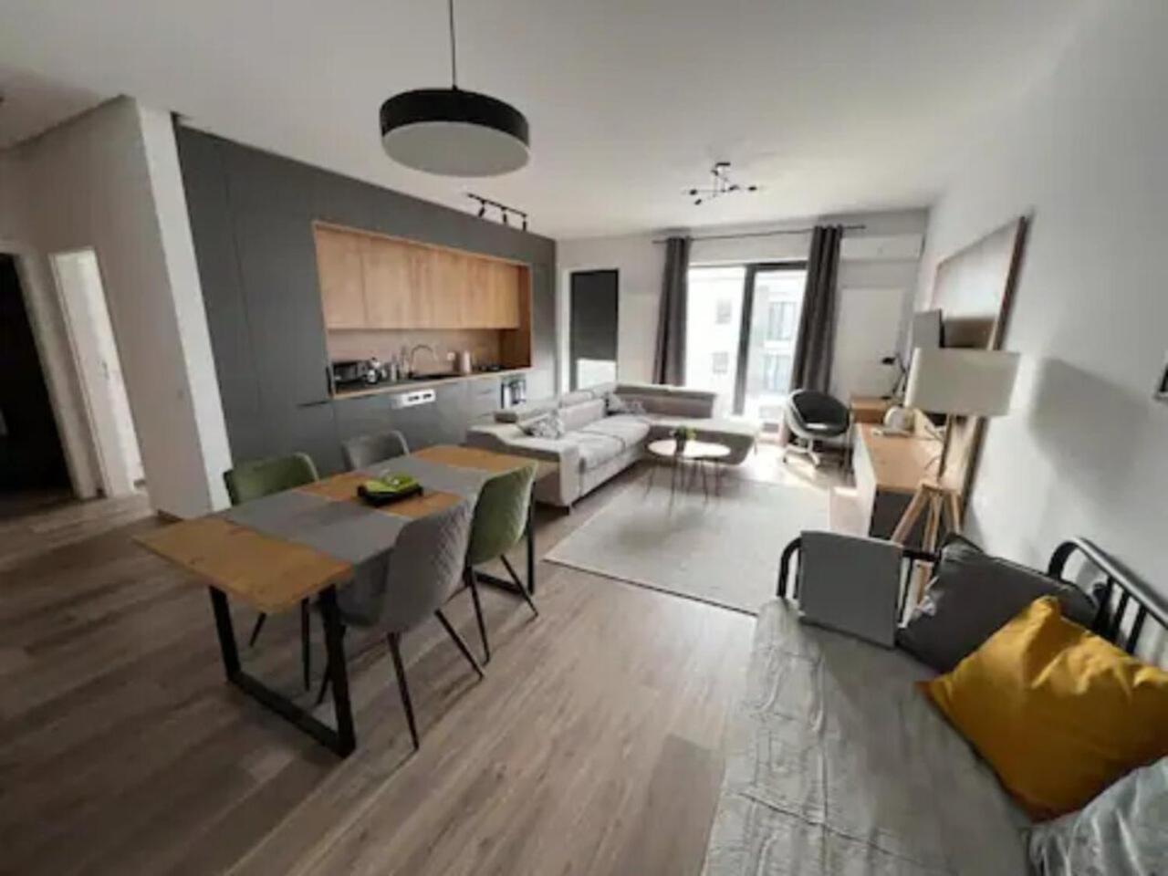 High-Rise Luxury Apartment With Free Parking บูคาเรสต์ ภายนอก รูปภาพ