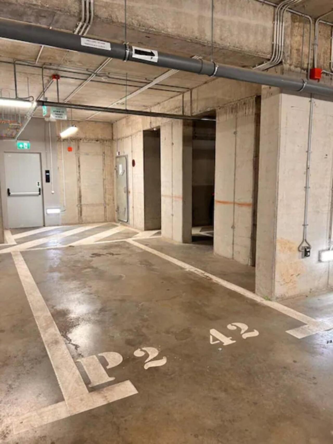 High-Rise Luxury Apartment With Free Parking บูคาเรสต์ ภายนอก รูปภาพ
