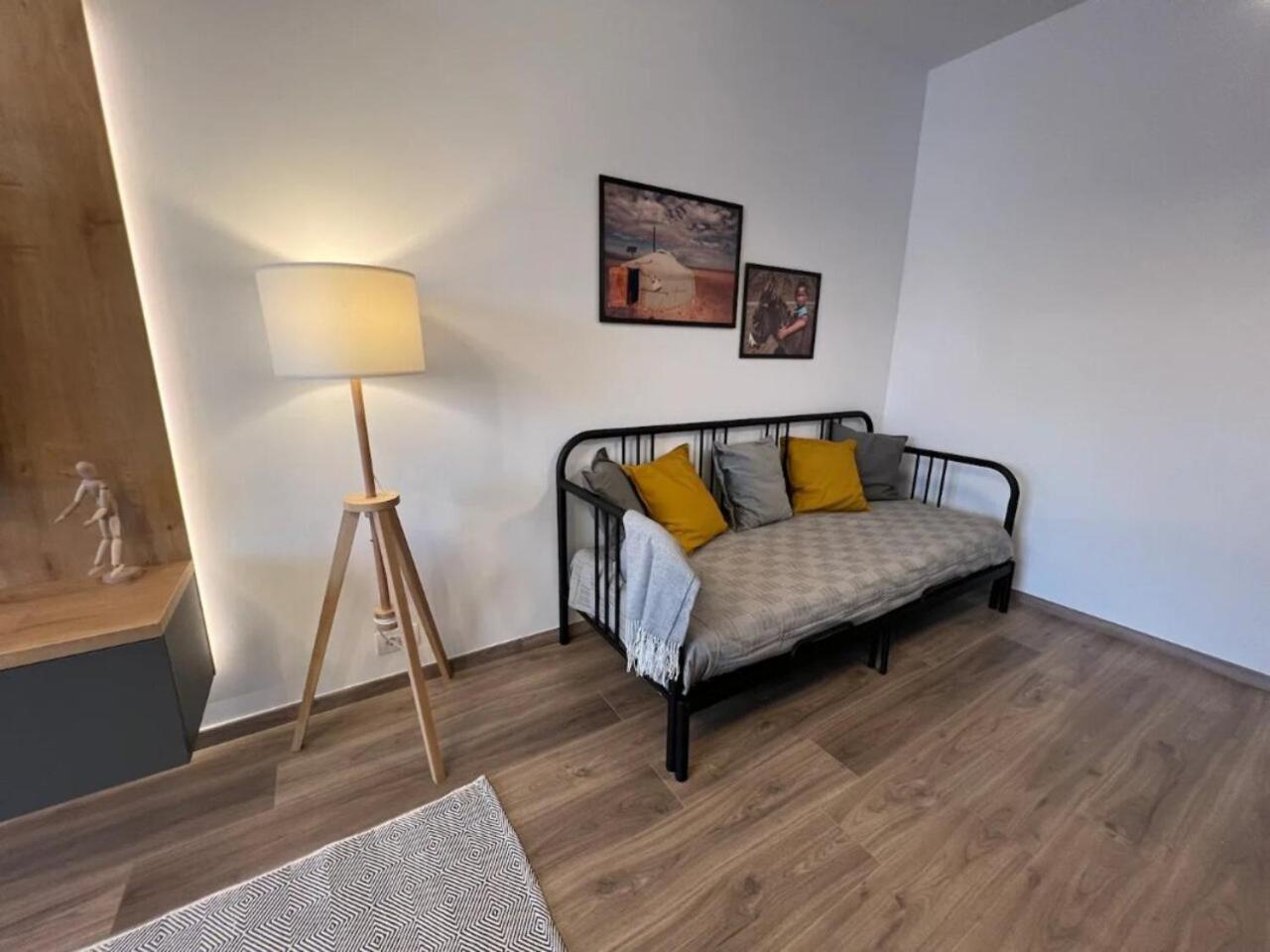 High-Rise Luxury Apartment With Free Parking บูคาเรสต์ ภายนอก รูปภาพ