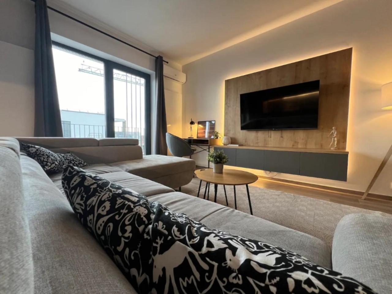 High-Rise Luxury Apartment With Free Parking บูคาเรสต์ ภายนอก รูปภาพ