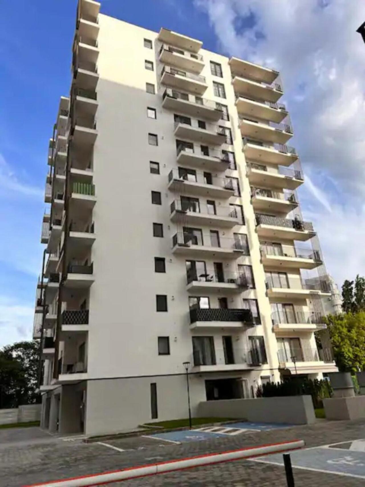 High-Rise Luxury Apartment With Free Parking บูคาเรสต์ ภายนอก รูปภาพ