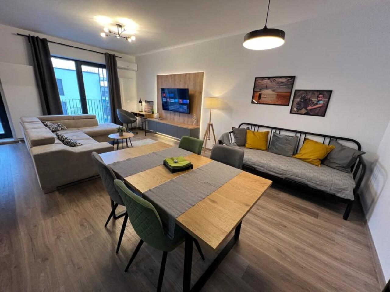 High-Rise Luxury Apartment With Free Parking บูคาเรสต์ ภายนอก รูปภาพ