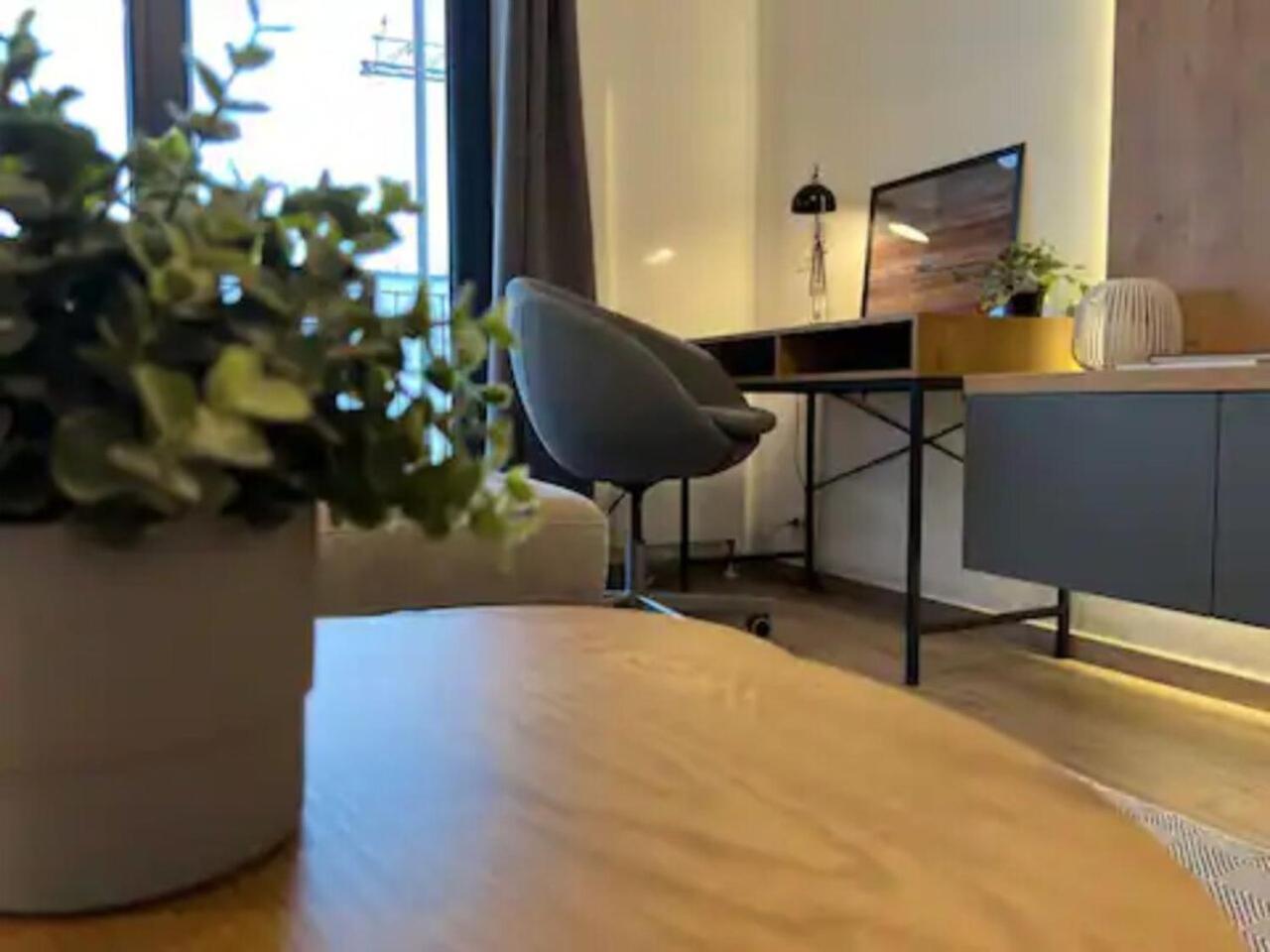 High-Rise Luxury Apartment With Free Parking บูคาเรสต์ ภายนอก รูปภาพ