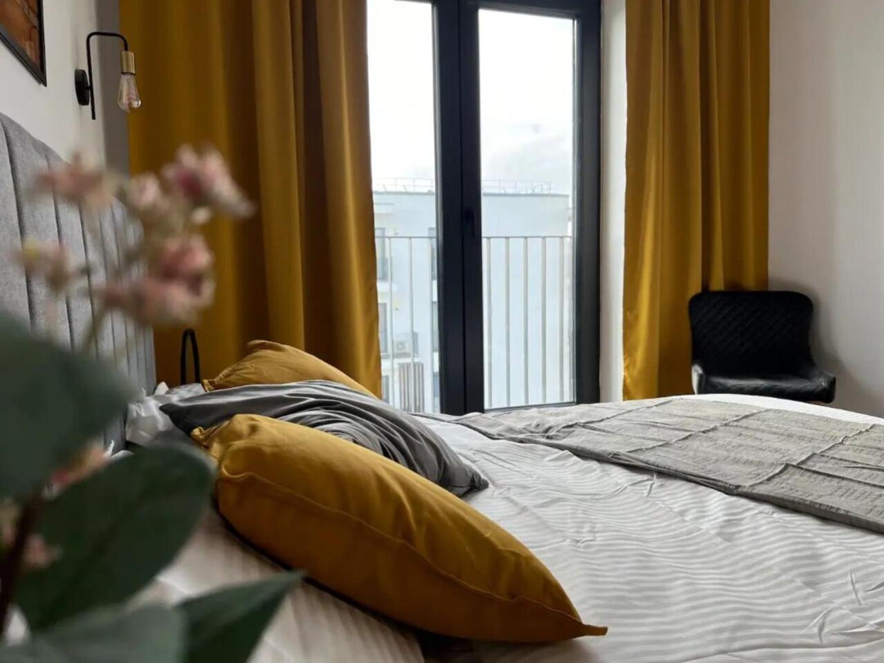 High-Rise Luxury Apartment With Free Parking บูคาเรสต์ ภายนอก รูปภาพ