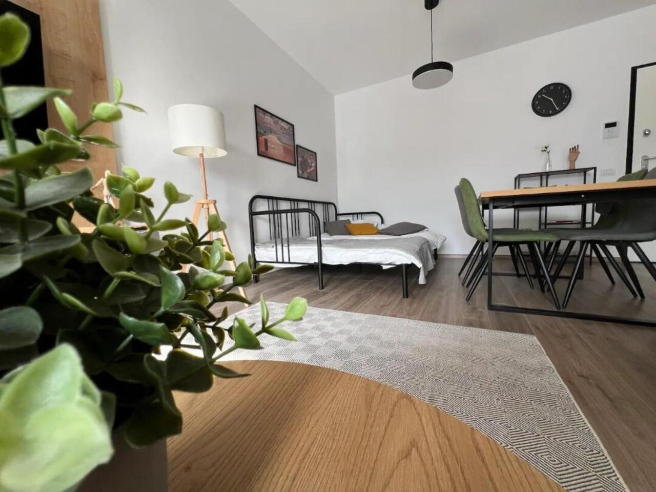 High-Rise Luxury Apartment With Free Parking บูคาเรสต์ ภายนอก รูปภาพ